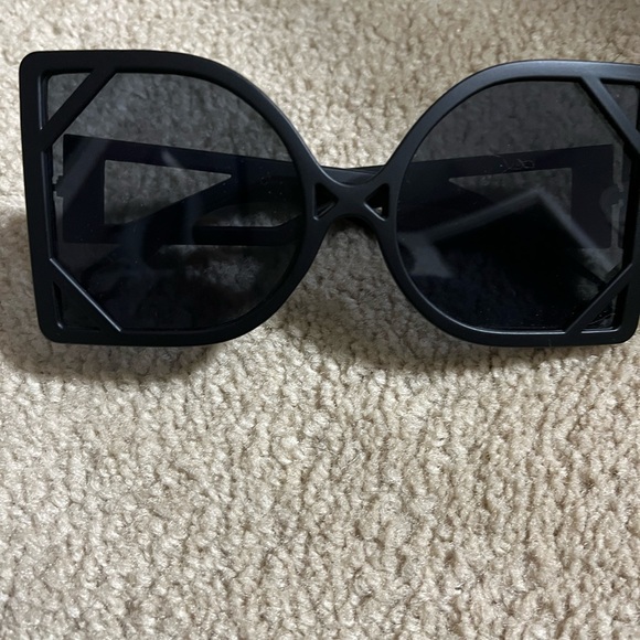 Matte Black Oversized Sunglasses - Picture 2 of 4